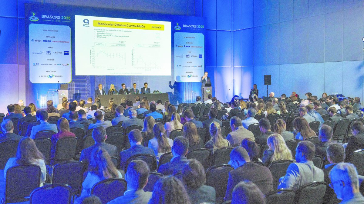 Dr. Joaquín Fernández, durante su participación en el Congreso BRASCRS, celebrado en São Paulo (Brasil).