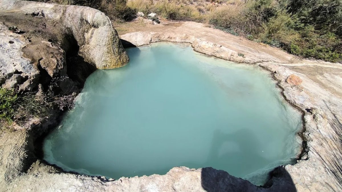 Esta balsa de aguas termales tiene propiedades curativas.