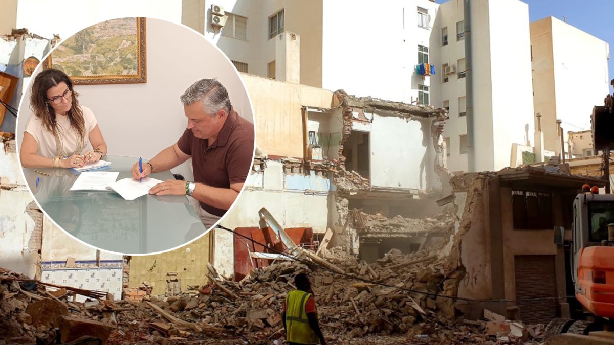 A la izquierda, firma de la hipoteca; a la derecha, solar en el que se construirá la casa de hermandad del Rocío.