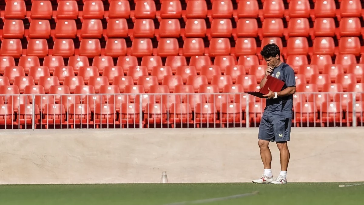 El Almería lo debe tener muy claro con el entrenador.