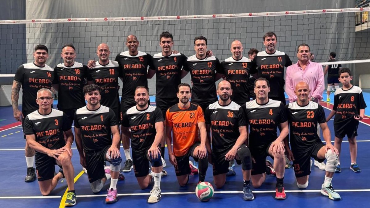 Foto de familia de la plantilla de Pícaro 213-Stanley & Di Marco.