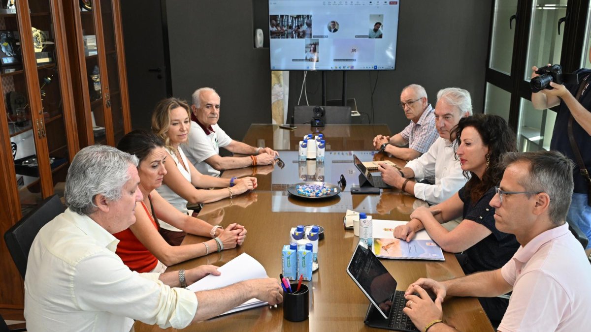 Autoridades reunidas de urgencia ante este hallazgo.