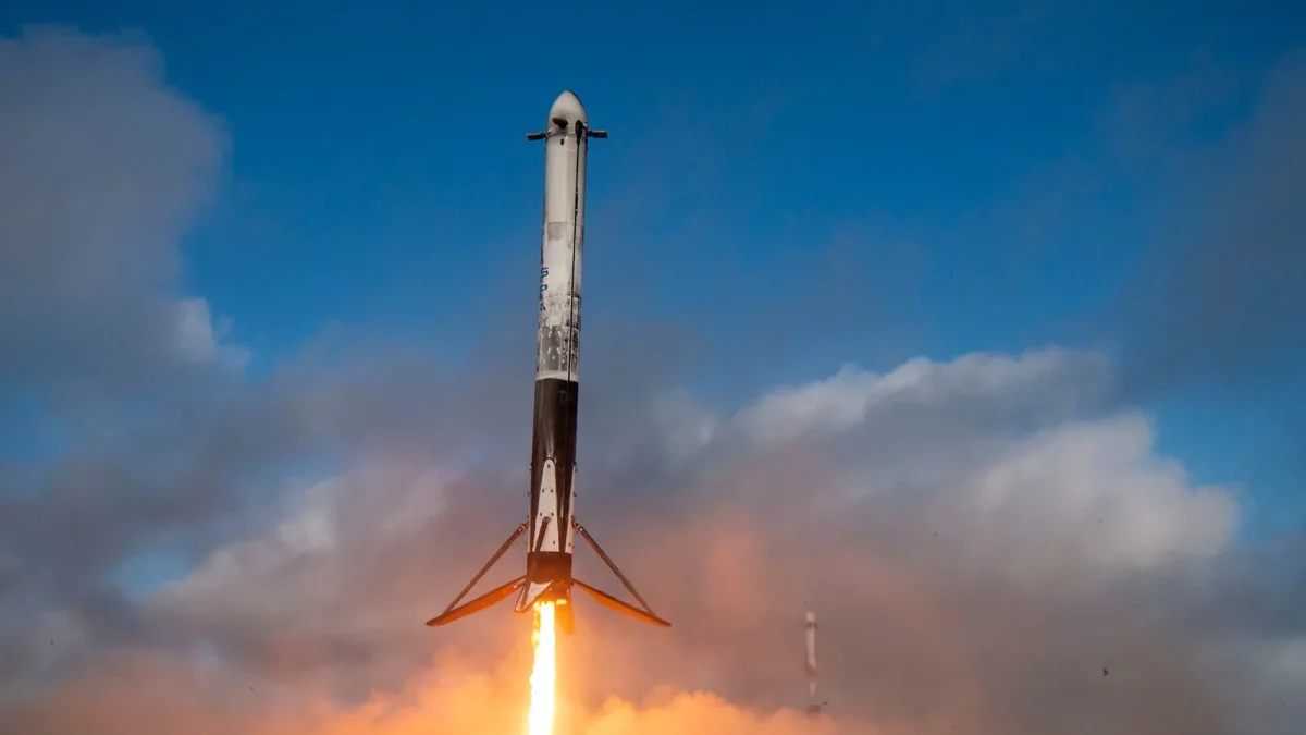 Así es el Falcon 9, el cohete de Elon Musk que hasta el espacio al nuevo satélite de España