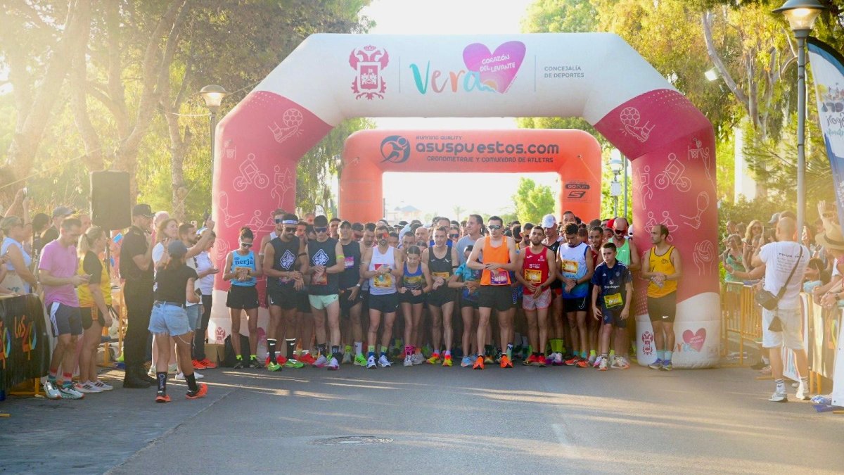 Salida de la Media Maratón 'Ciudad de Vera'.