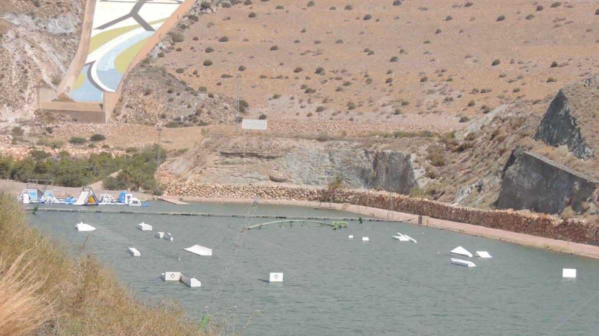Canal de remo del pantano de Cuevas del Almanzora.