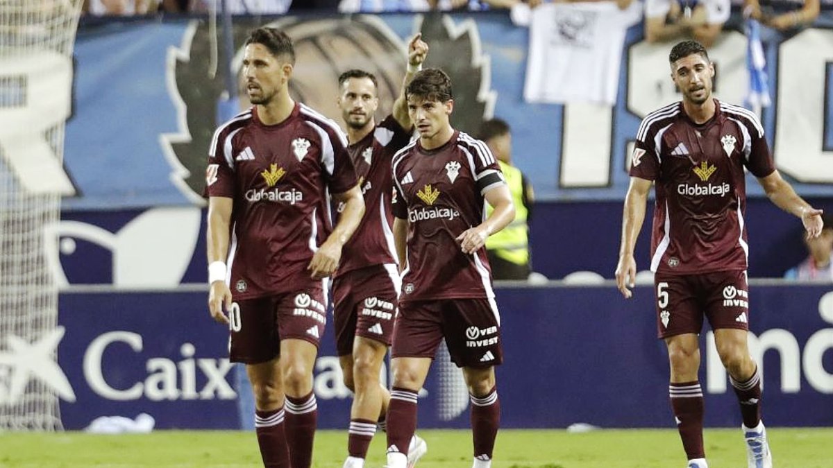 Lazo celebrando su gol en Málaga con el Albacete.