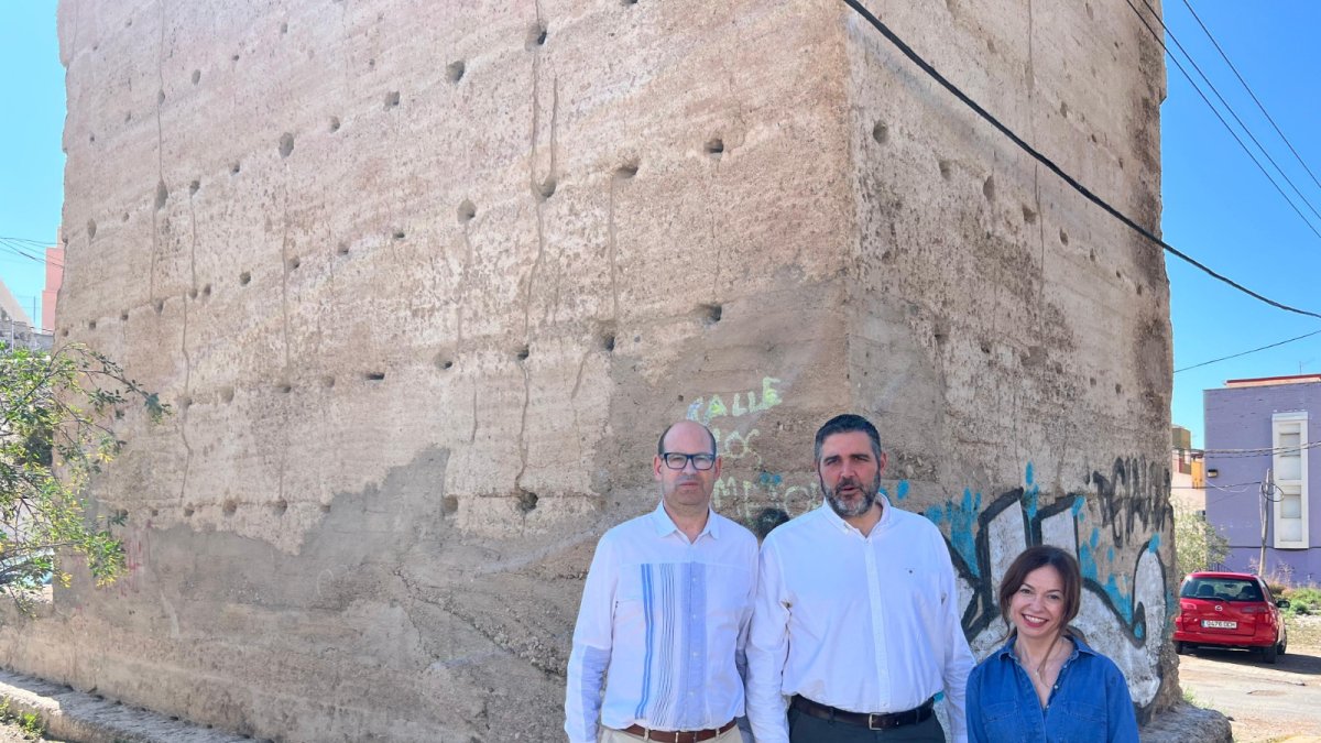 Visita a los Torreones del equipo de Cultura encabezado por el delegado