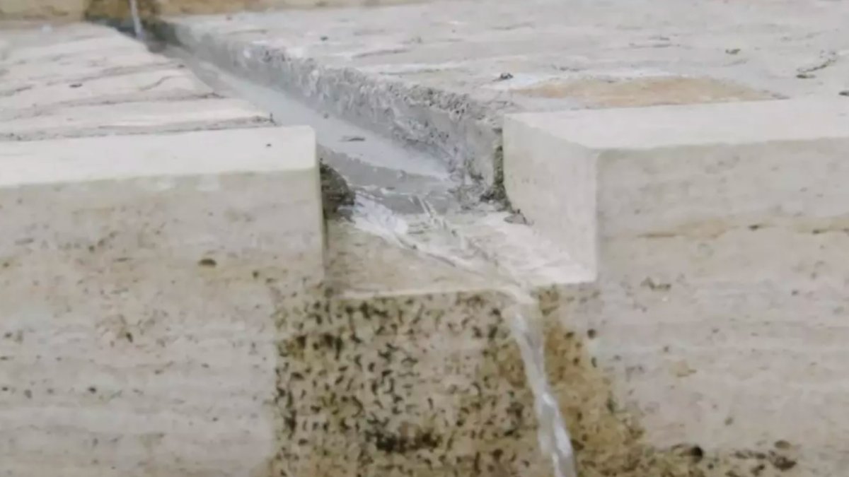 Acequia en esta calle almeriense.