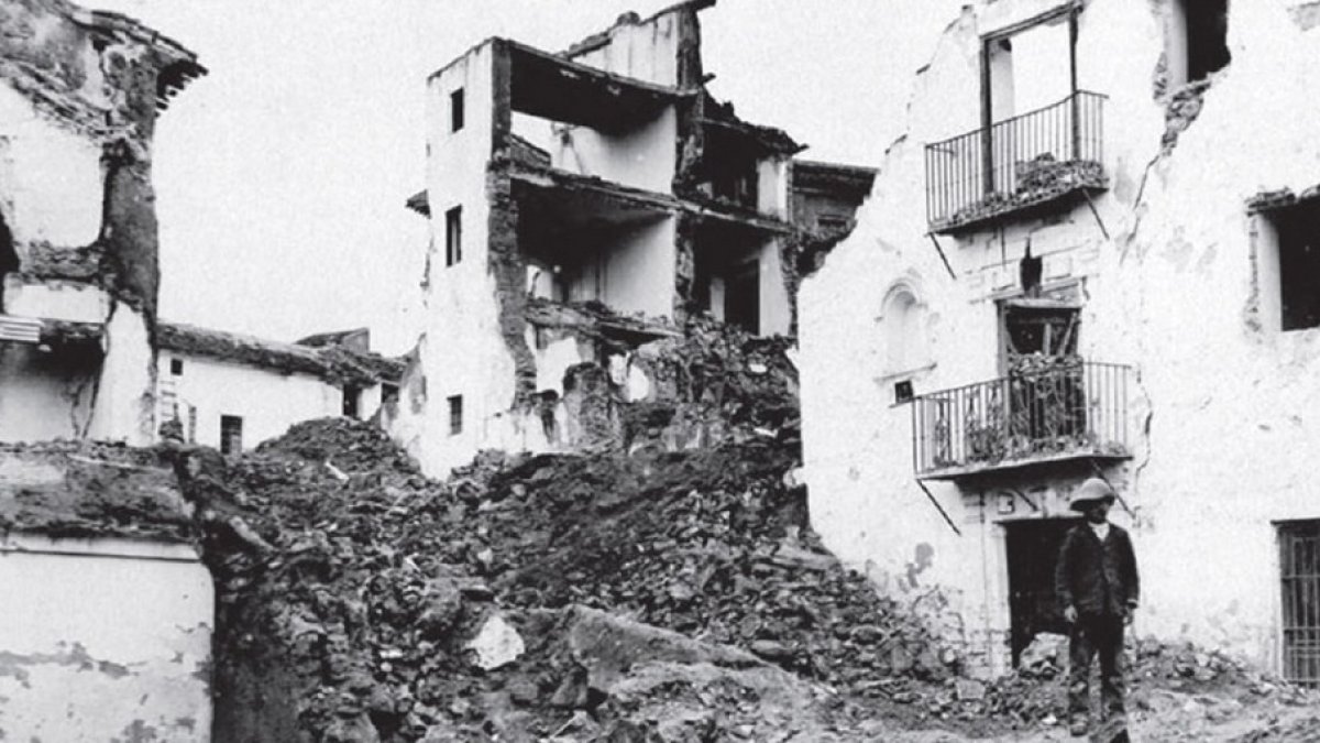 Daños por un terremoto en la ciudad de Almería.