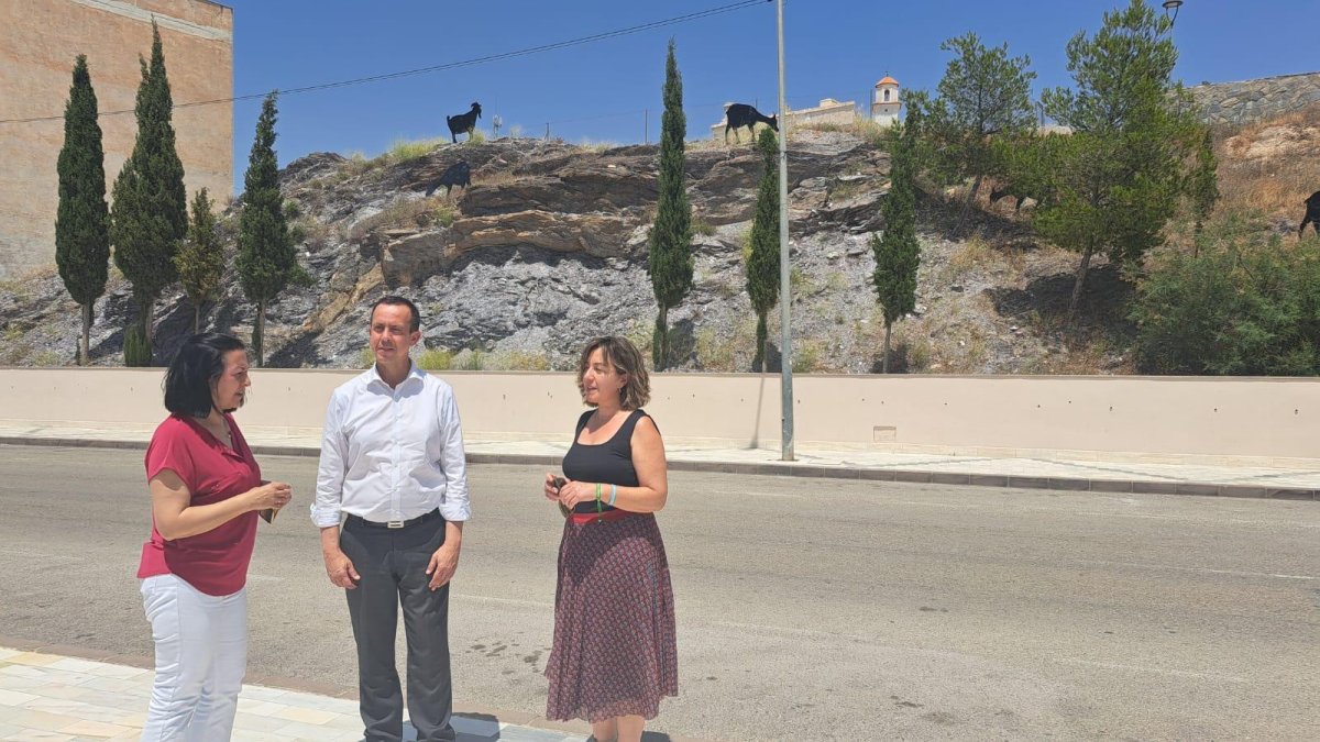 Visita del subdelegado del Gobierno, José María Martín, para conocer el proyecto de la nueva residencia de mayores de Cantoria.