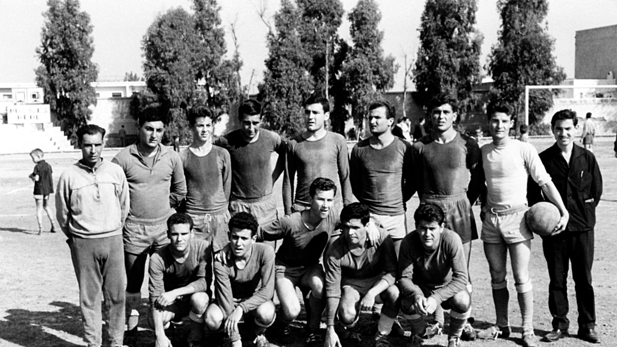 En el Pavía de 1963 el que daba los masajes era el Jarropo (a la izquierda de la imagen), que también cuidaba las botas y los balones.