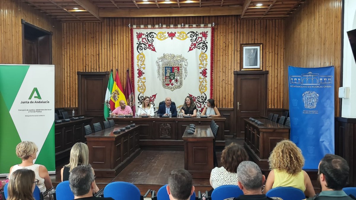 Presentación del proyecto piloto del facilitador judicial en Huércal-Overa.