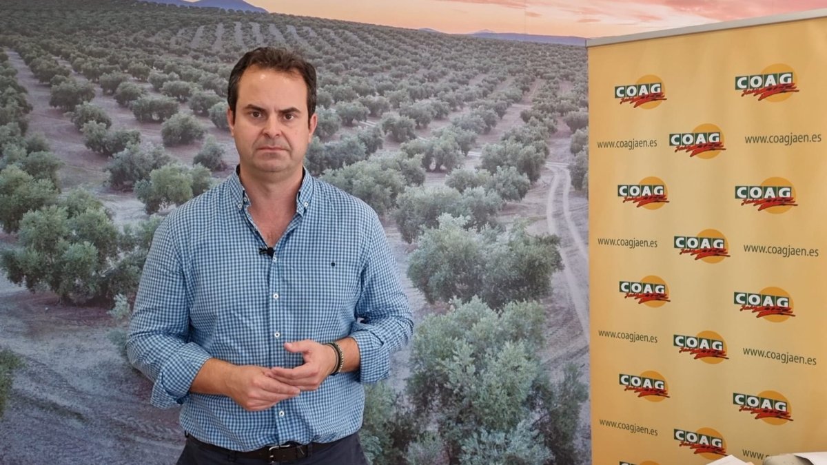 Juan Luis Ávila, secretario general de COAG Andalucía, considera inadmisible el recorte de más del 20% del presupuesto de los fondos agrarios, mientras que se multiplica por cinco el de Defensa.