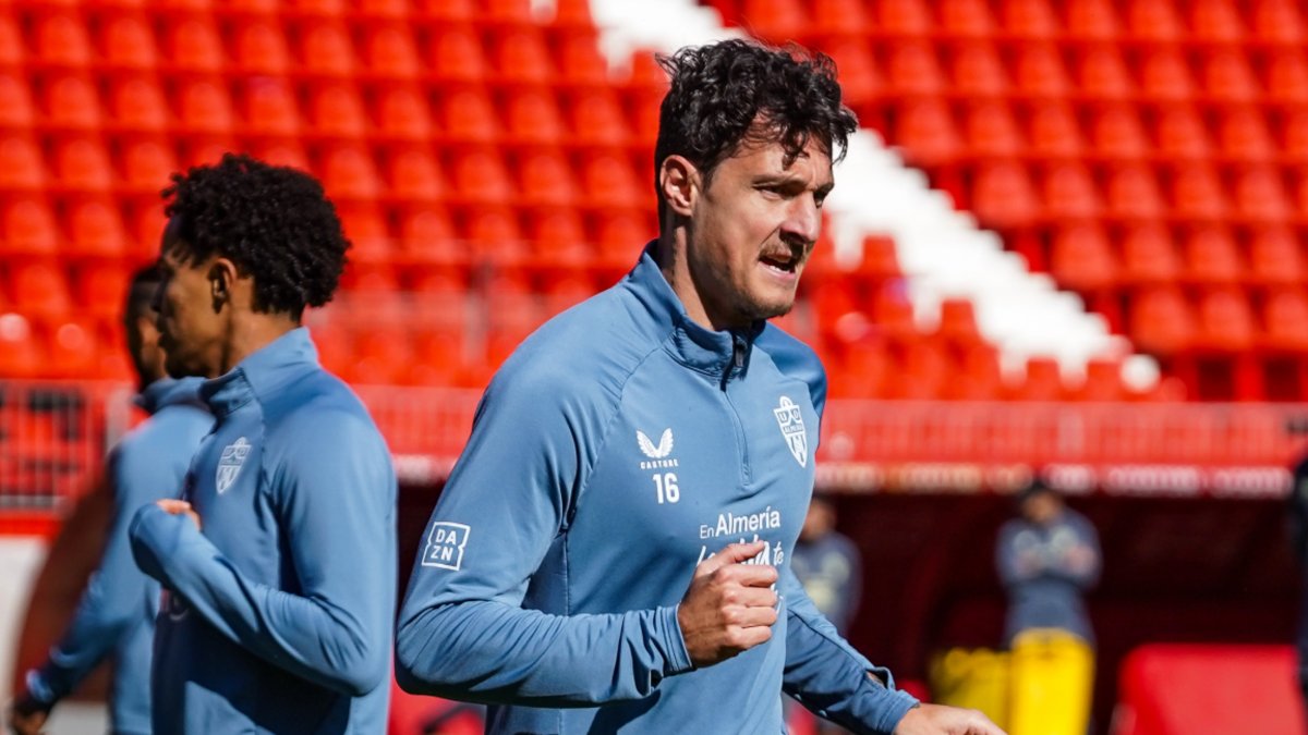 El defensa de 31 años hace las maletas y pone punto y final a su etapa como futbolista rojiblanco.