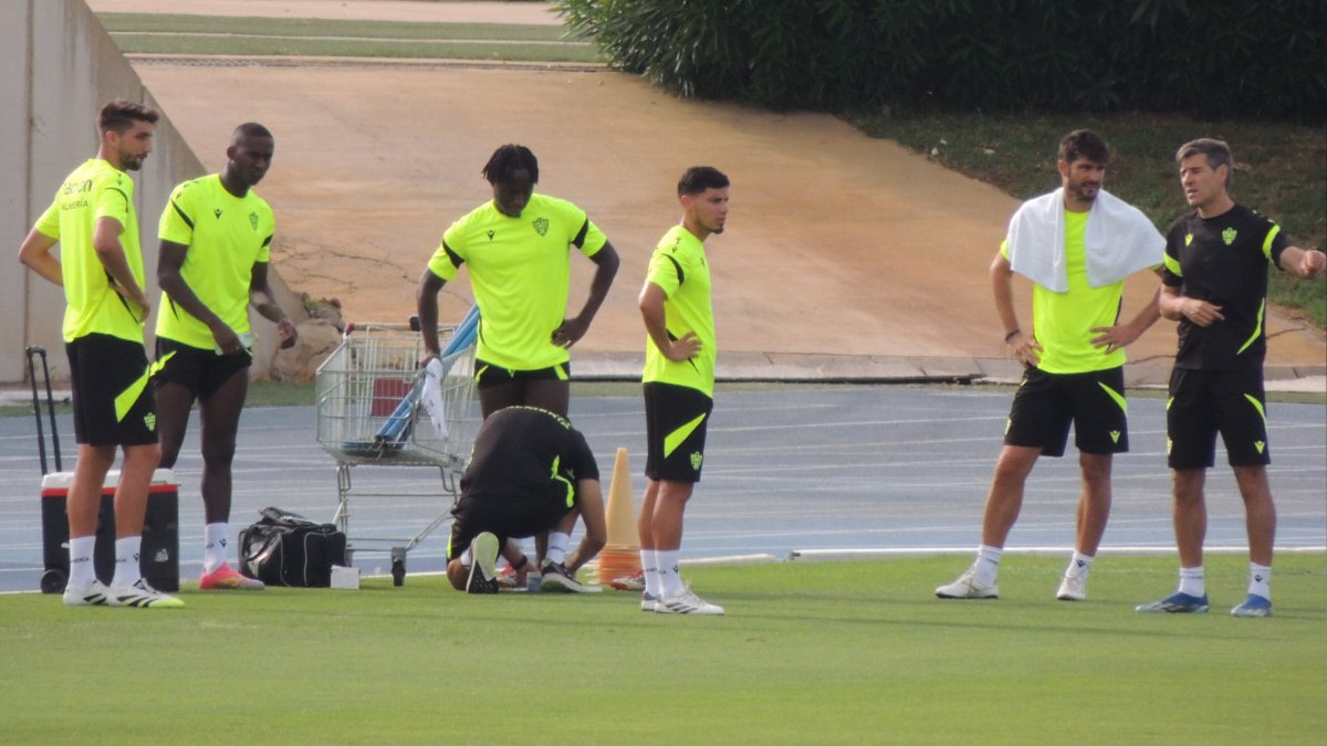 Édgar, Mendes, Appiah, Robertone y Melero, además de Maximiano, no han viajado a Marbella con el resto del equipo.