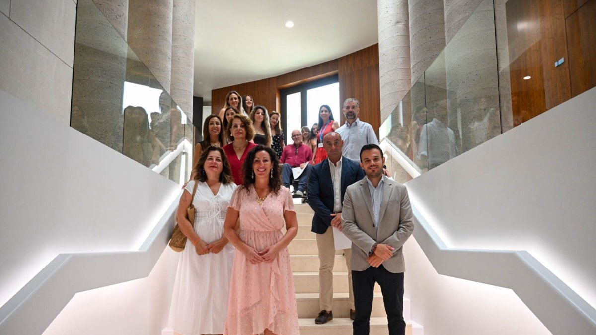 Foto de familia de los firmantes del convenio