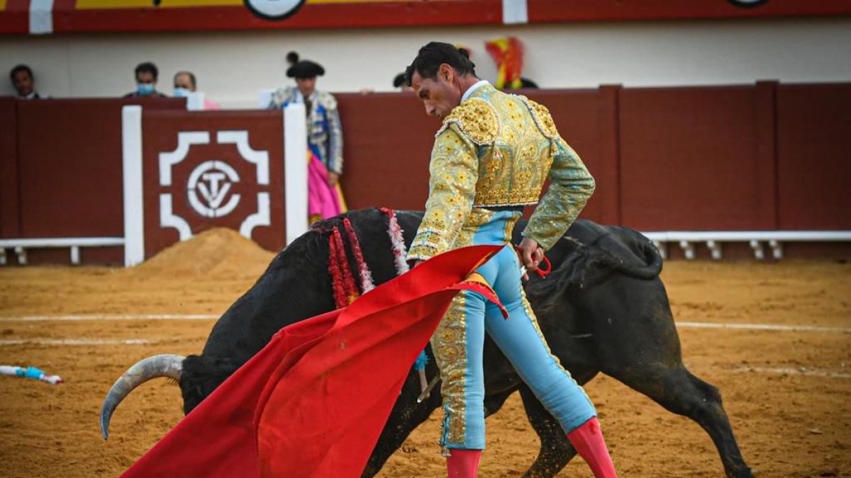 Jesús Almería toreando