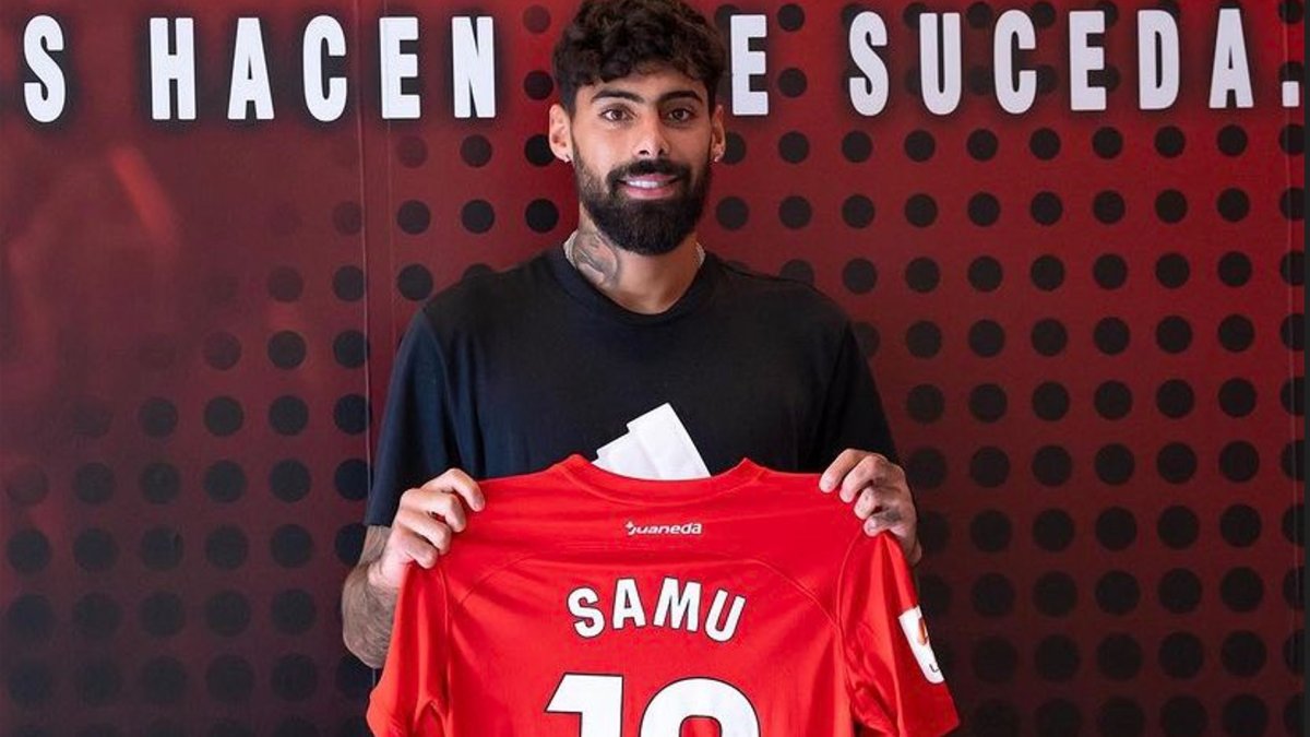 Samú Costa en su presentación como nuevo jugador del Real Mallorca.