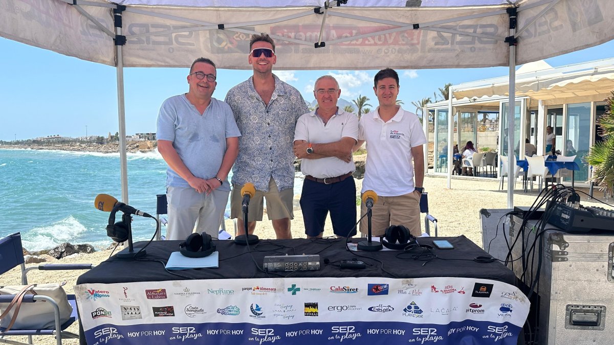 De izquierda a derecha: Olivier Martínez, de La Voz y la SER; Wiktor Paul, de Lunar Cable Park; Antonio Sáez, de Migas El Castillico y Guillermo Mirón, periodista y presentador del Hoy por Hoy.