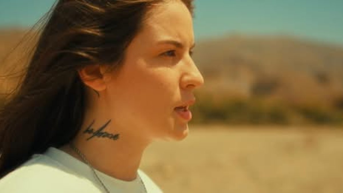 La artista vicaria Menez.