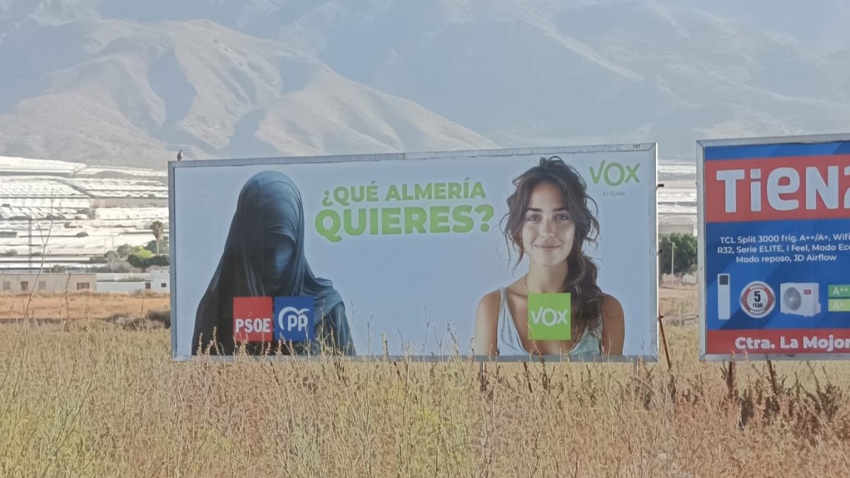 Valla publicitaria de Vox en El Ejido.