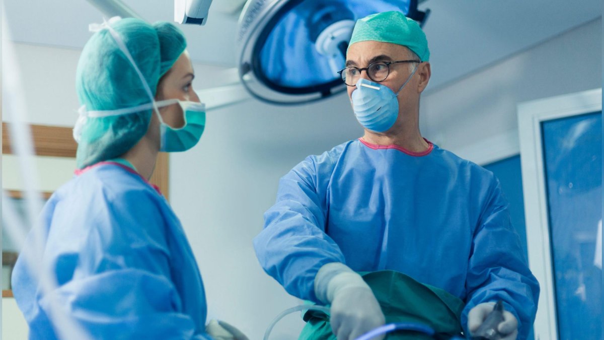 El doctor Pedro Luis Ripoll es uno de los 50 mejores médicos españoles y se encuentra entre los cinco traumatólogos más prestigiosos.