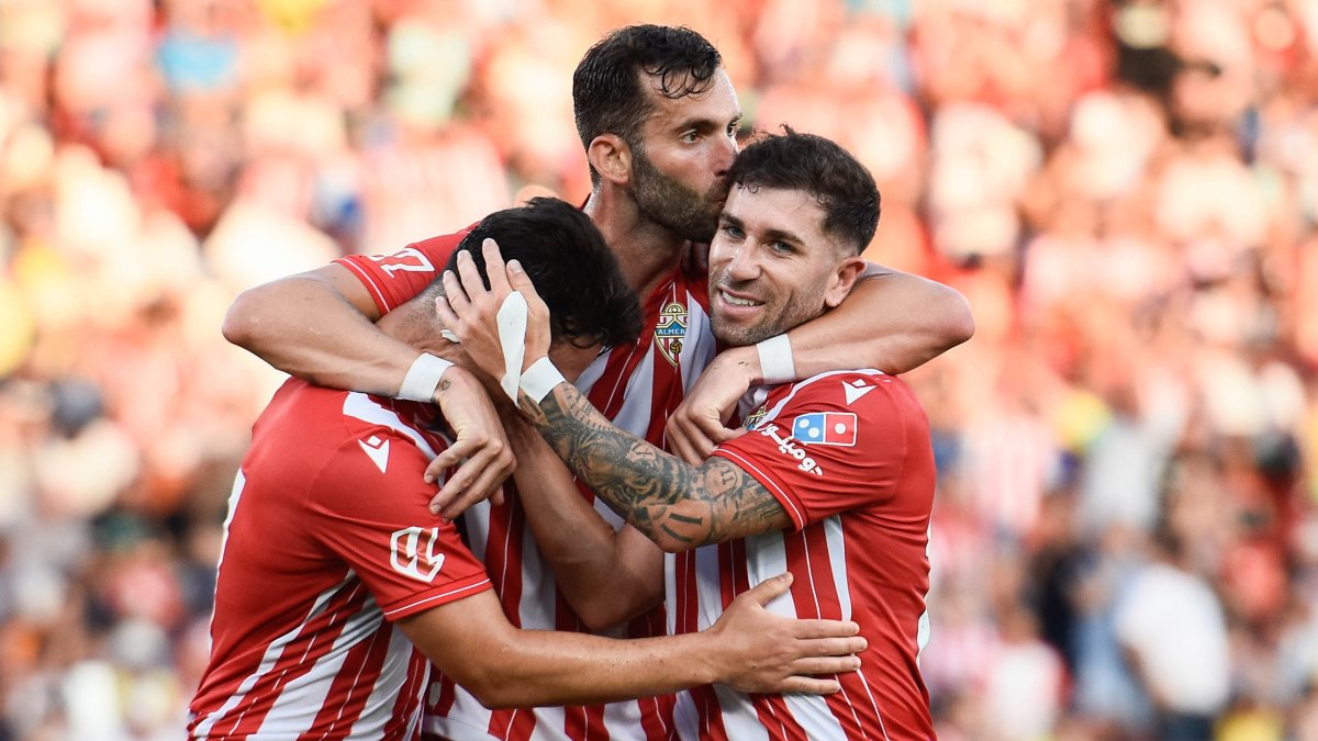 Arribas, Baptistao y Embarba después de hacer el tercer gol de la tarde contra el Al-Nassr.