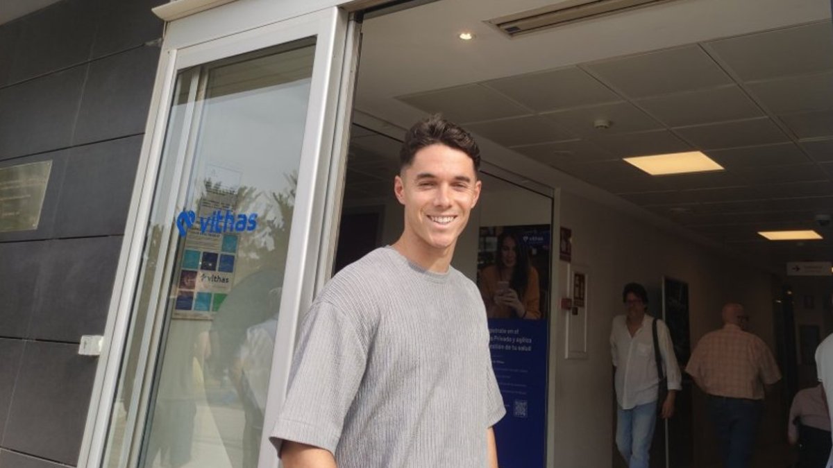 Sergio Arribas no tiene intención de salir del Almería pero el mercado manda.