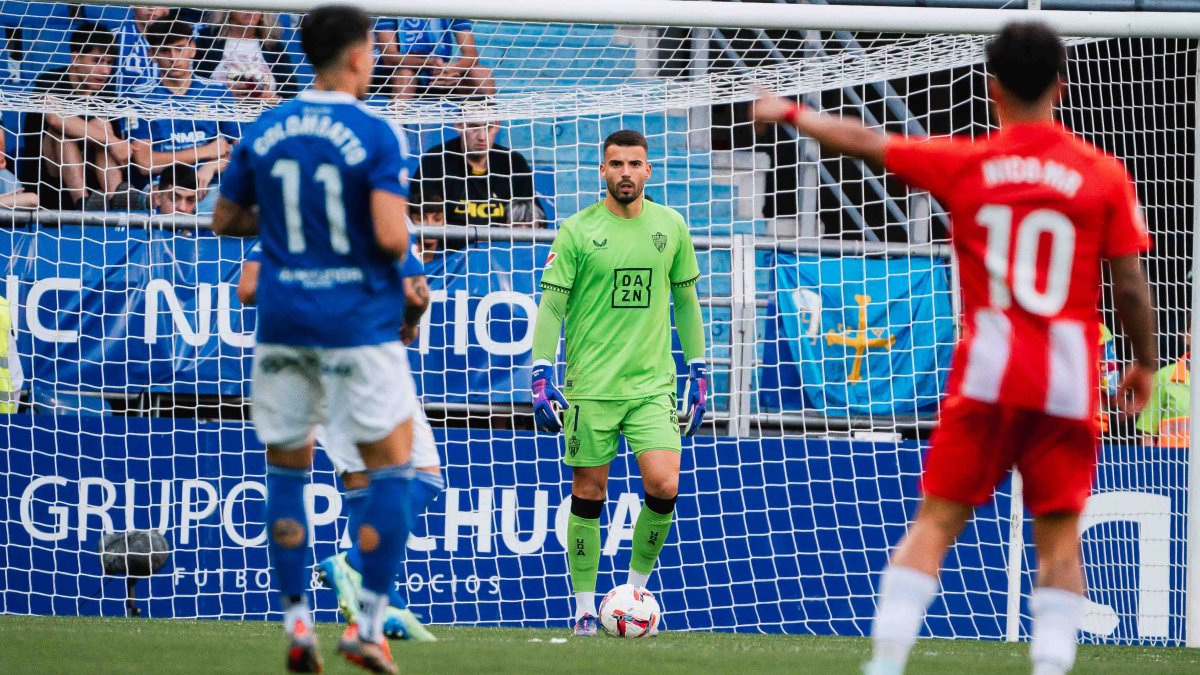 Maximiano tiene ficha de Primera División.