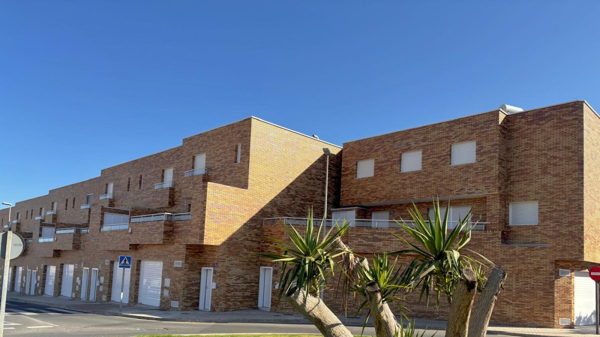 La fachada de la promoción en La Cañada.