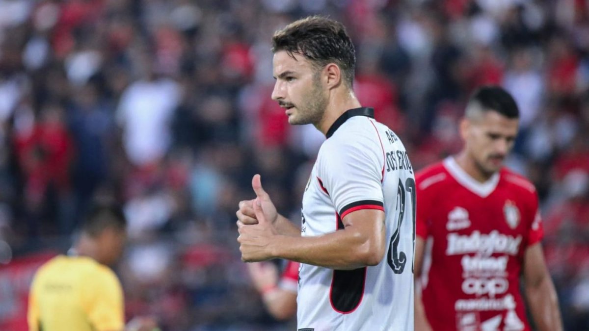 José Enrique jugó su primer partido en Indonesia y su equipo empató a uno con el Bali United.