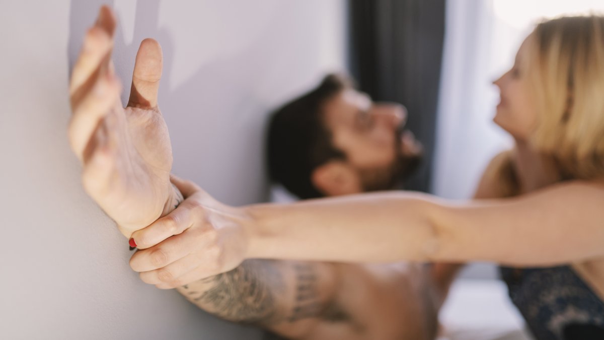 La hibristofilia es una parafilia caracterizada por la atracción sexual o romántica hacia individuos que han cometido crímenes violentos.