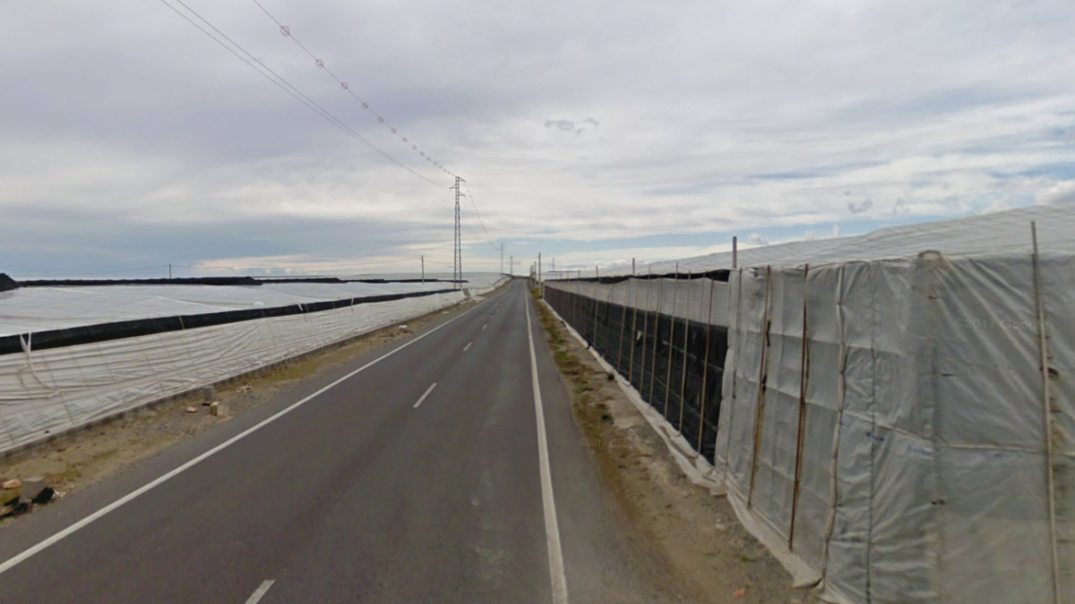 La AL-9006, escenario del accidente de tráfico entre tres vehículos.