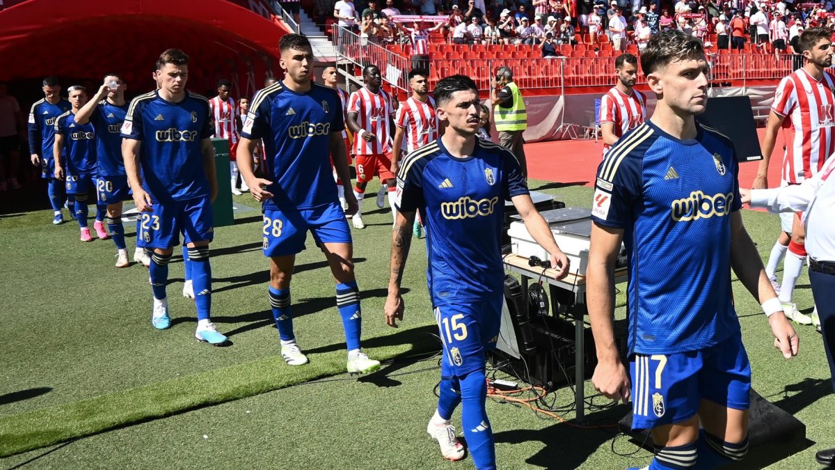 Lucas Boyé saliendo al Mediterráneo en un partido de Primera. Almería-Granada.