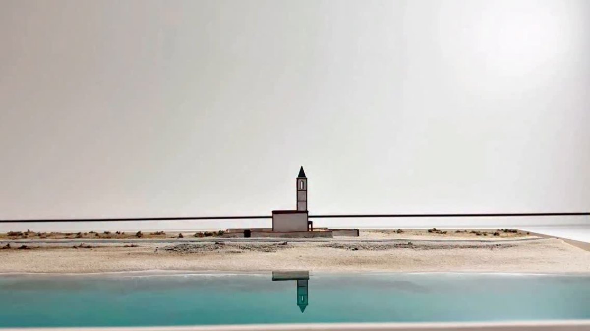 La iglesia de Las Salinas de Cabo de Gata, esculpida en 3D sobre un lienzo.