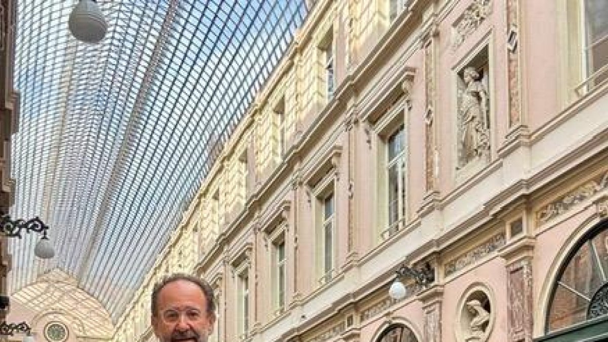 Francisco Flores en un reciente viaje a las galerías de Saint Hubert en Bruselas.