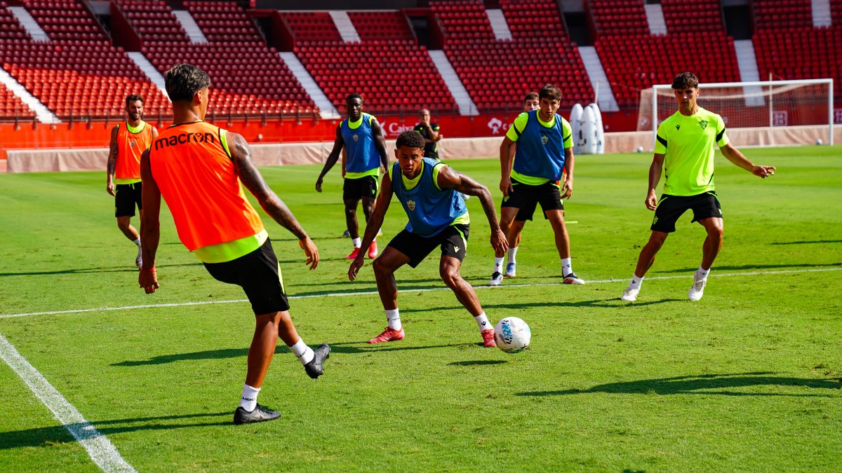 El último entrenamiento del Almería fue en el Estadio de los Juegos Mediterráneos.