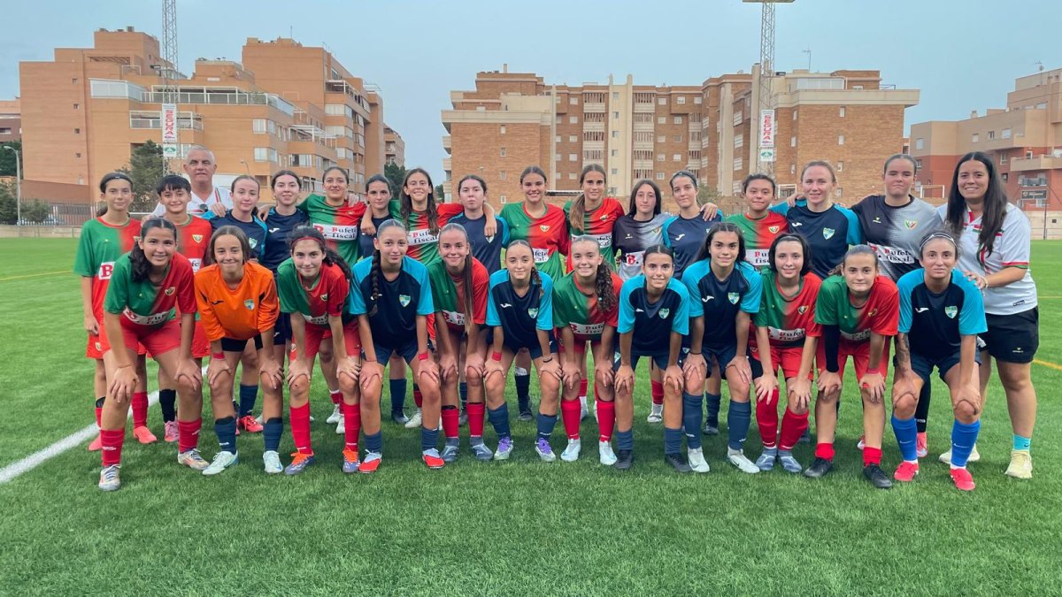 El fútbol femenino muestra su calidad y talento en el VI Torneo de Feria Almería Cup.