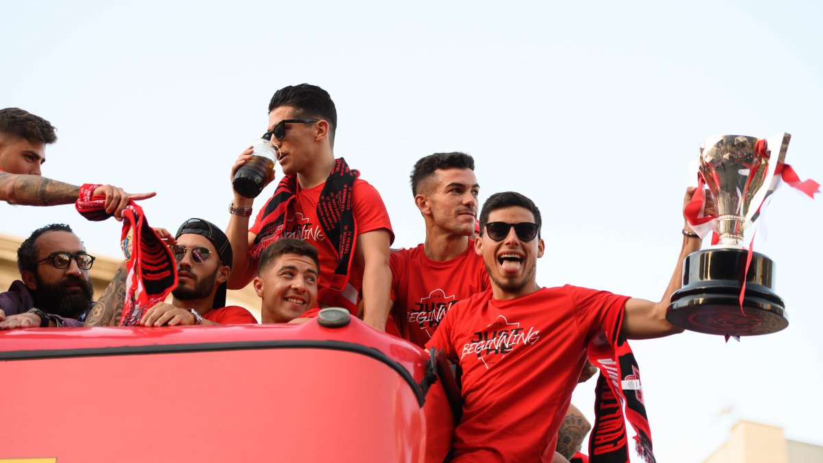 Paseando su gloria con el Almería tras un ascenso milagroso en Leganés.
