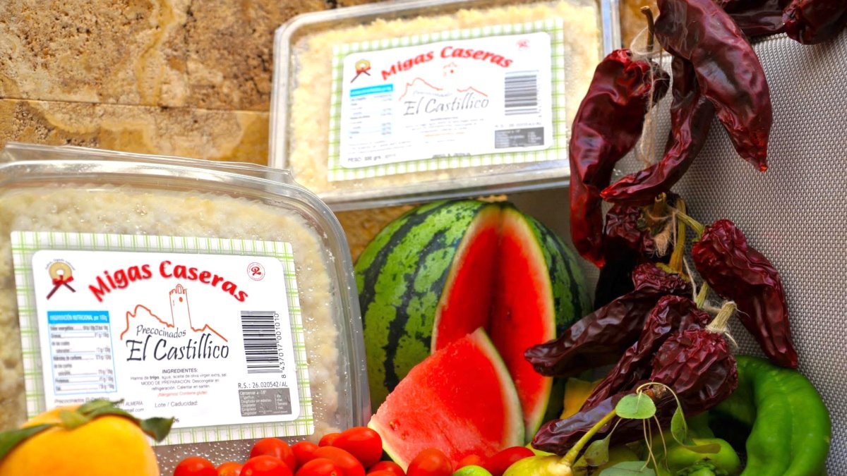 Un bodegón de Migas El Castillico con productos frescos.