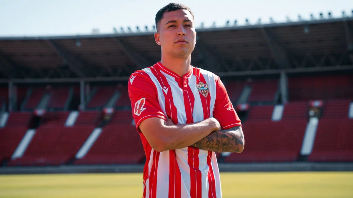 Thalys, el nuevo '9' del Almería en su nueva casa, el Estadio de los Juegos Mediterráneos.