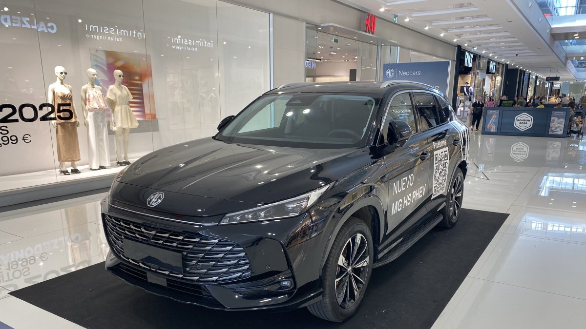 MG HS (PHEV) durante su exposición en Centro Comercial Torrecárdenas