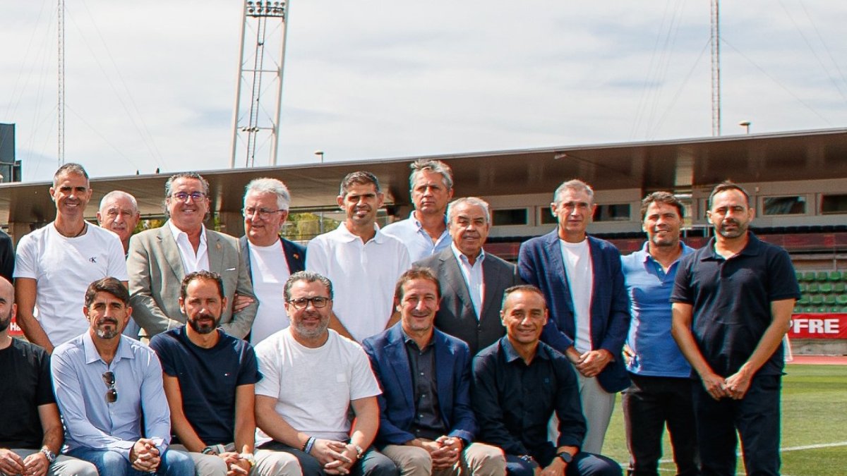 En foto de familia de los entrenadores de LaLiga había un rincón muy rojiblanco.