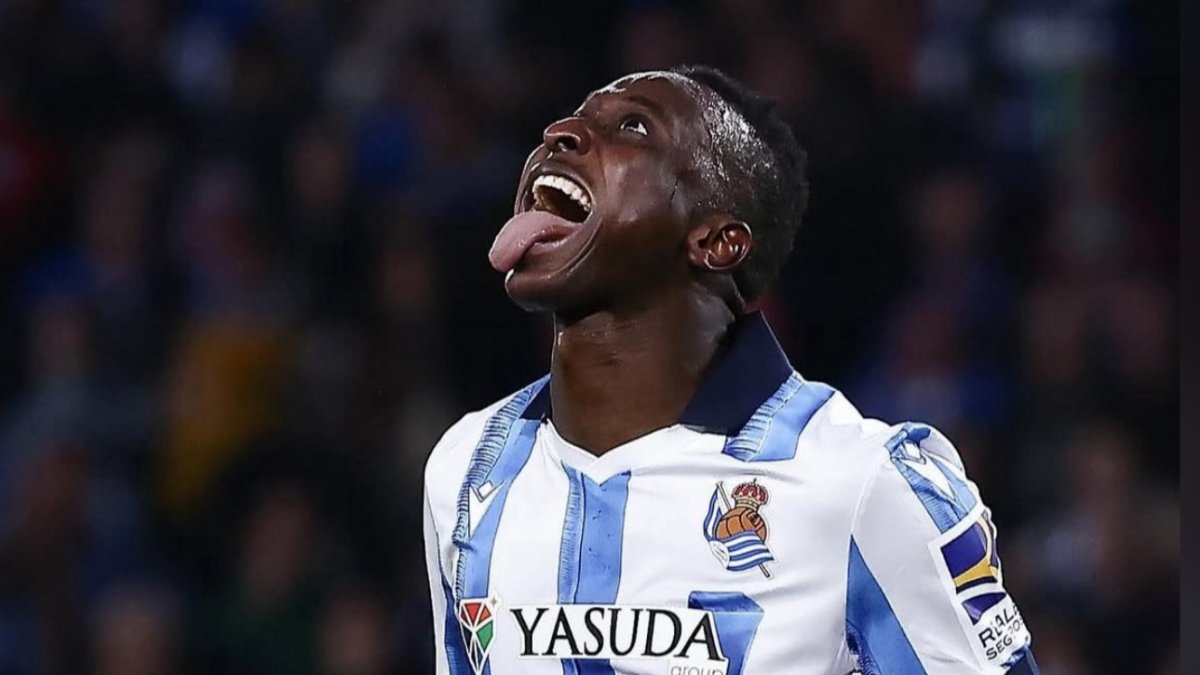 Umar Sadiq quería salir de la Real Sociedad este verano, pero solo para ir al Valencia.