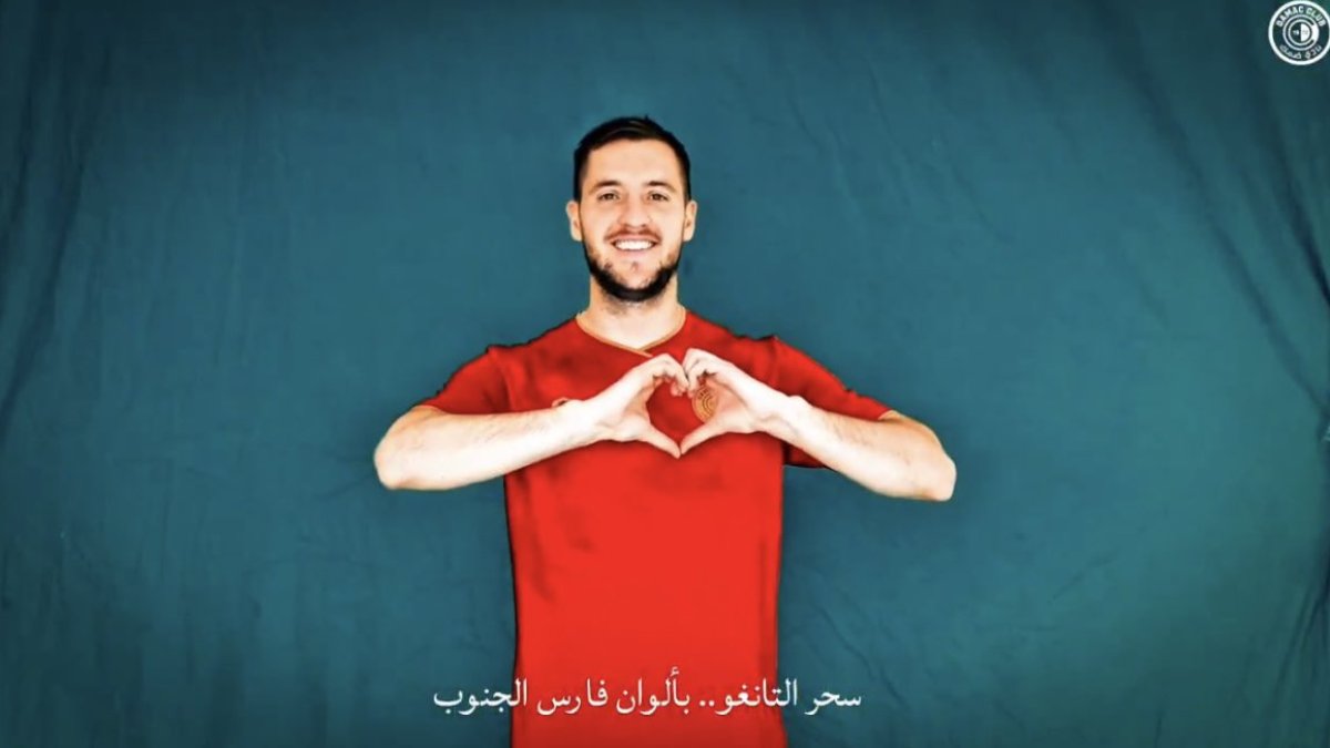 Así de feliz ha posado Valentín Vada para las redes de su nuevo club en Arabia Saudita.