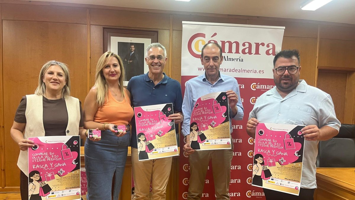 Presentación de la campaña por parte de las autoridades y comerciantes.