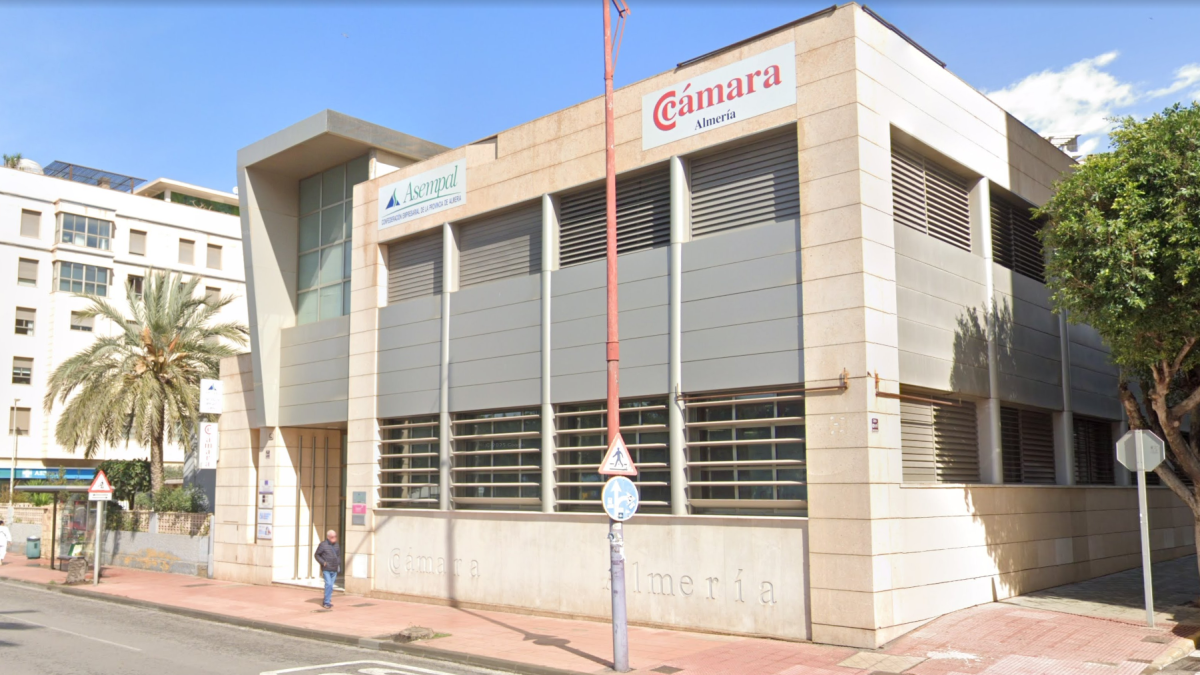 Fachada de la Cámara de Comercio de Almería.