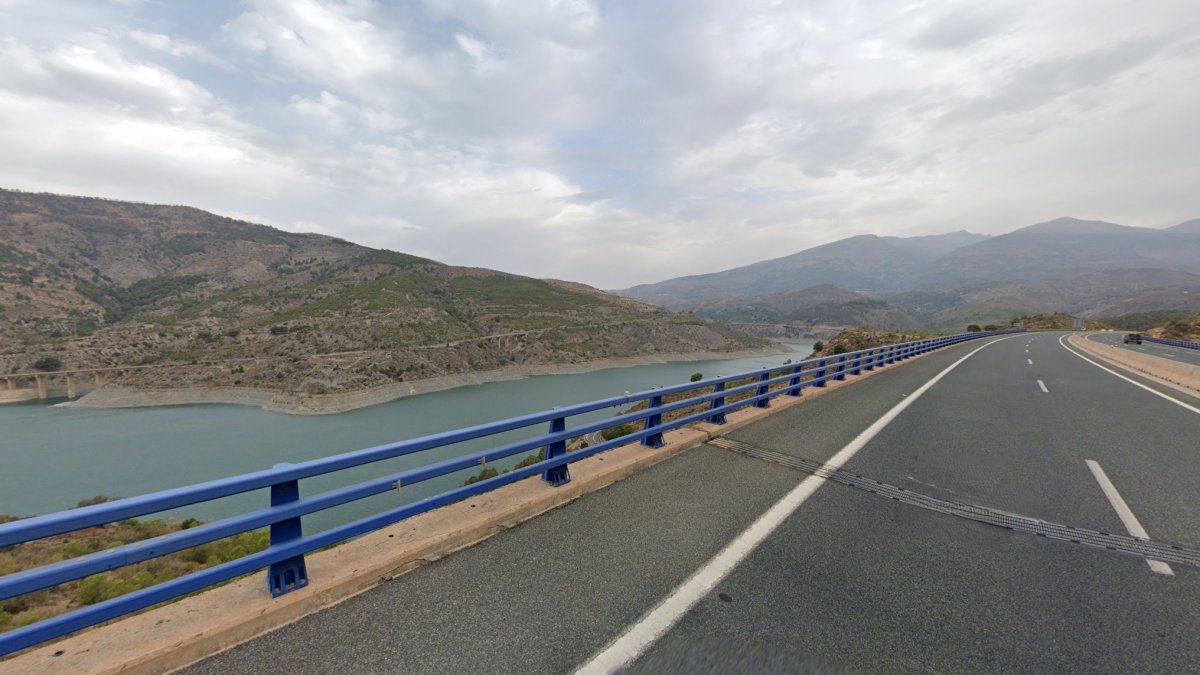 Tramo cortado de carretera hacia Granada.