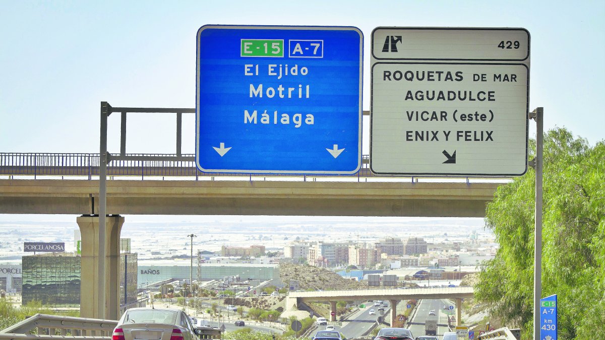 Autovía A7 a su paso por el Poniente almeriense, la única vía de comunicación de una de las comarcas más prósperas de Andalucía.