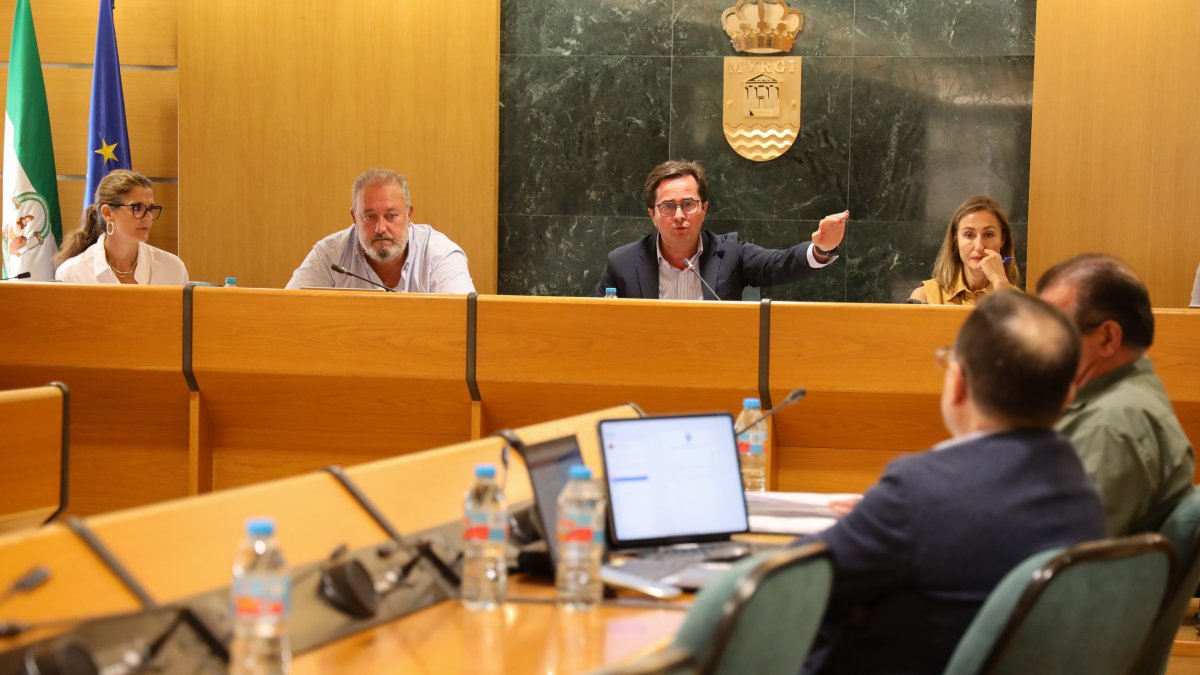 El alcalde de El Ejido, Francisco Góngora, durante el desarrollo de la sesión plenaria ordinaria en El Ejido.